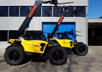 Twee (van in totaal zes) Manitou's naar Voorwinden Kassenbouw (1)