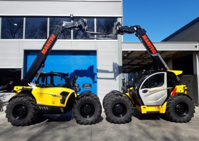 Twee (van in totaal zes) Manitou's naar Voorwinden Kassenbouw (2)