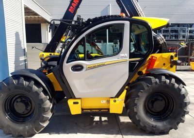Twee (van in totaal zes) Manitou's naar Voorwinden Kassenbouw (4)