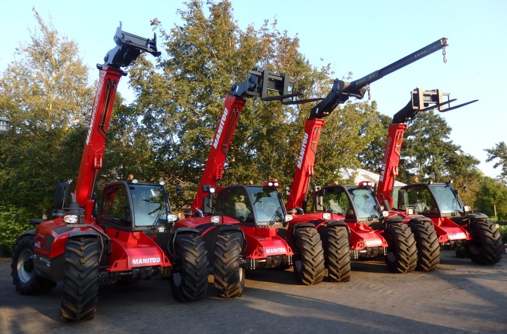 Voorraad aangevuld met verschillende Manitou verreikers