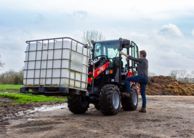 application_agriculture_articulated_loader_mla_4_50_h_manitou_011